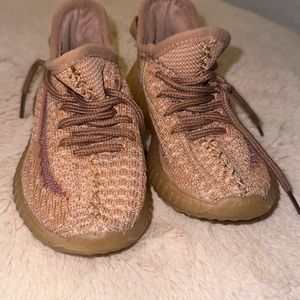 Yeesy snekaers for toddler girl